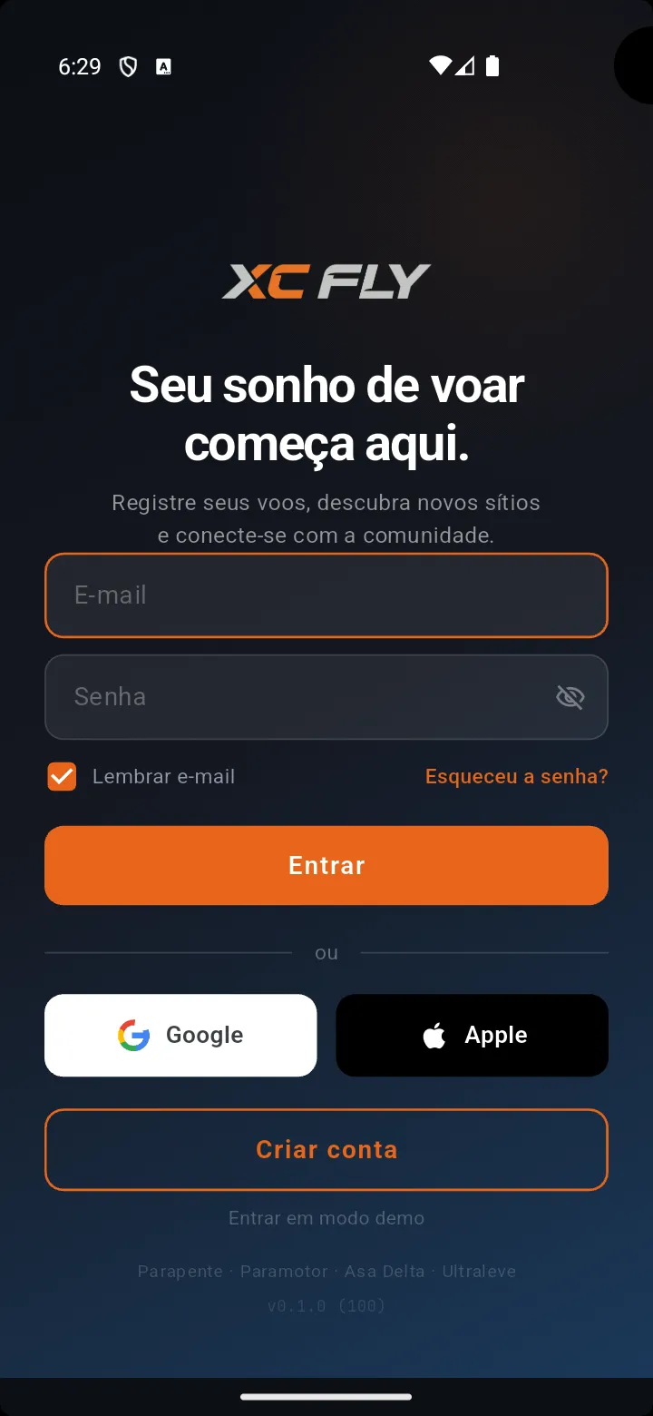Tela de login do XC Fly com email, senha e login social